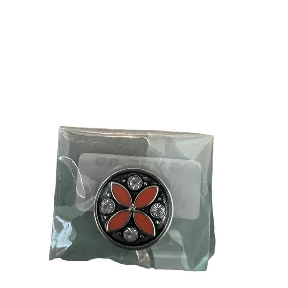 Magnetic Silver Chain Bracelet w/6 Snap on Designed Buttons - Picture 5 of 8